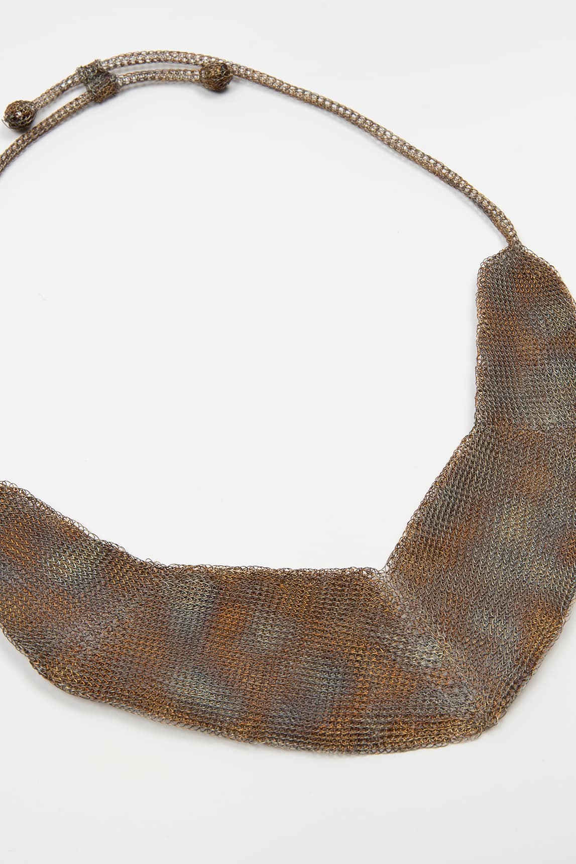 Collar Vega malla bronce