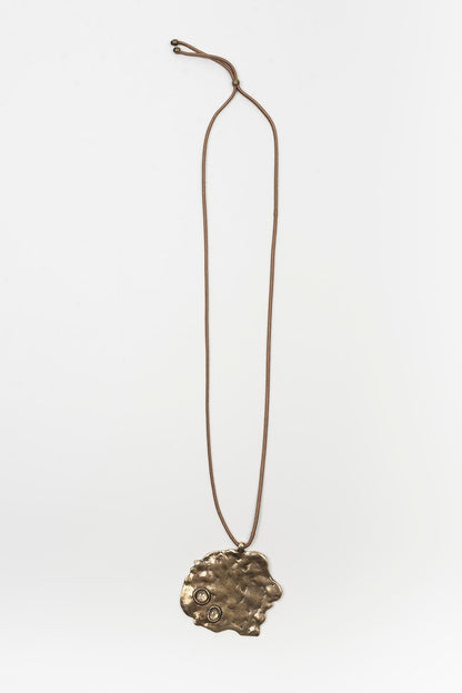 Collar Ardelle Latón