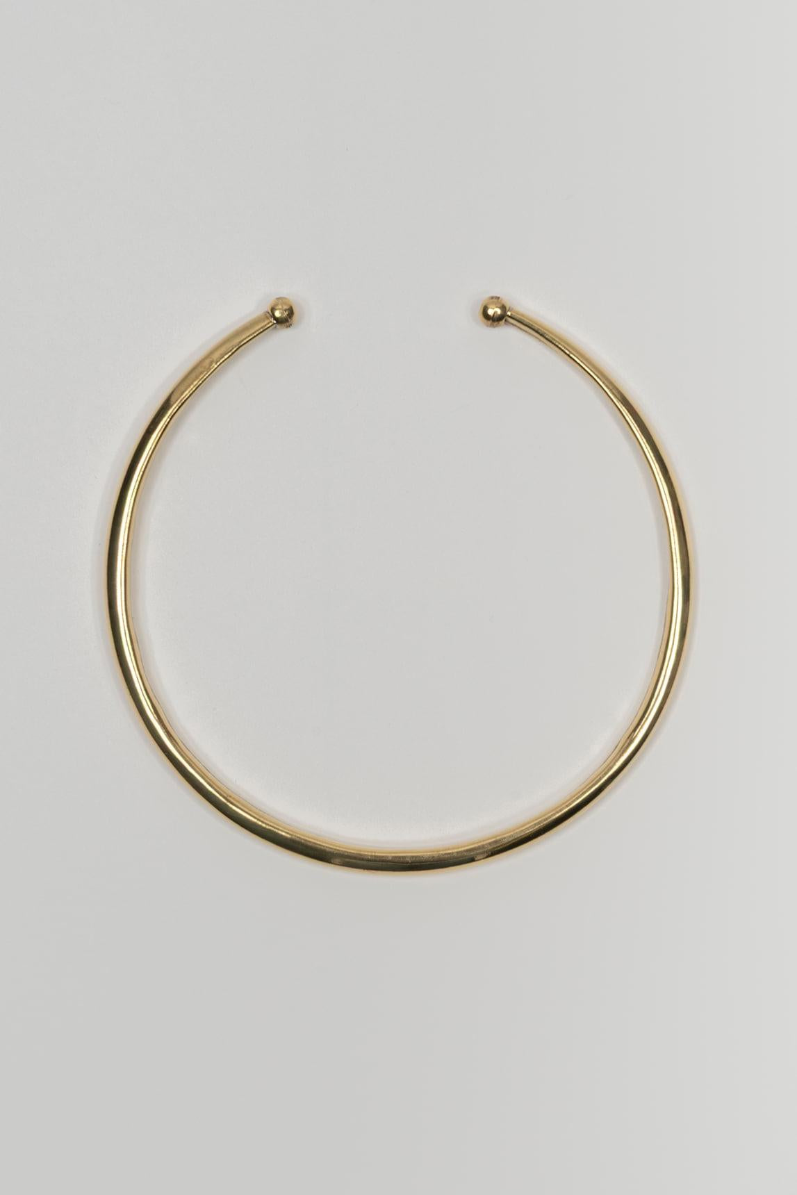 Collar Névora latón