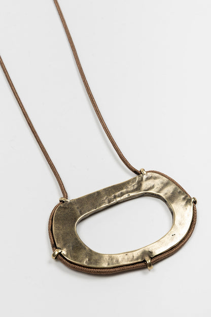 Collar Oria latón