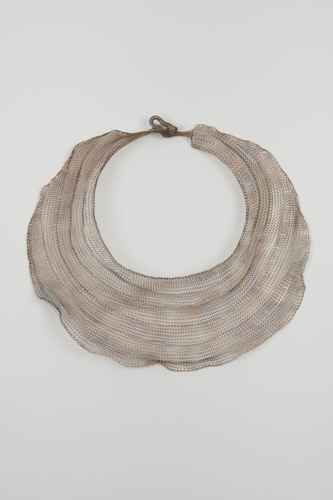 Collar Piamonte malla ocre
