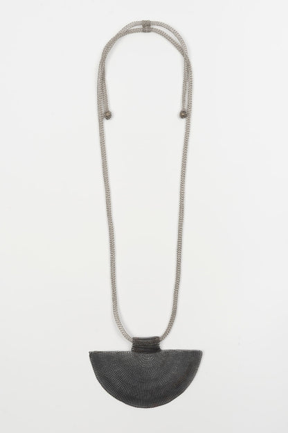Collar malla plateada