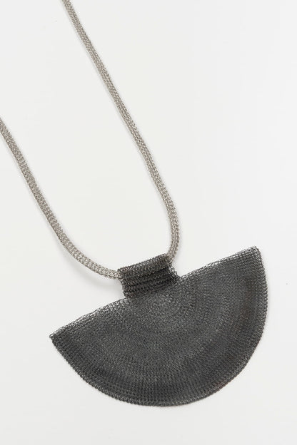 Collar malla plateada