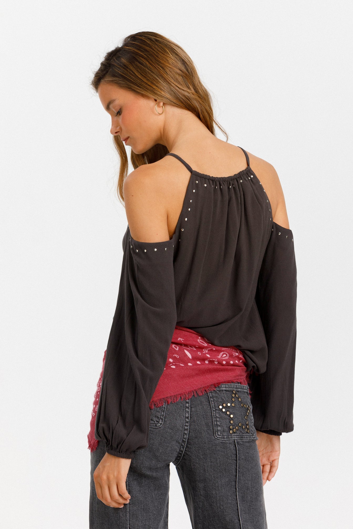BLUSA ABERTURAS TACHAS