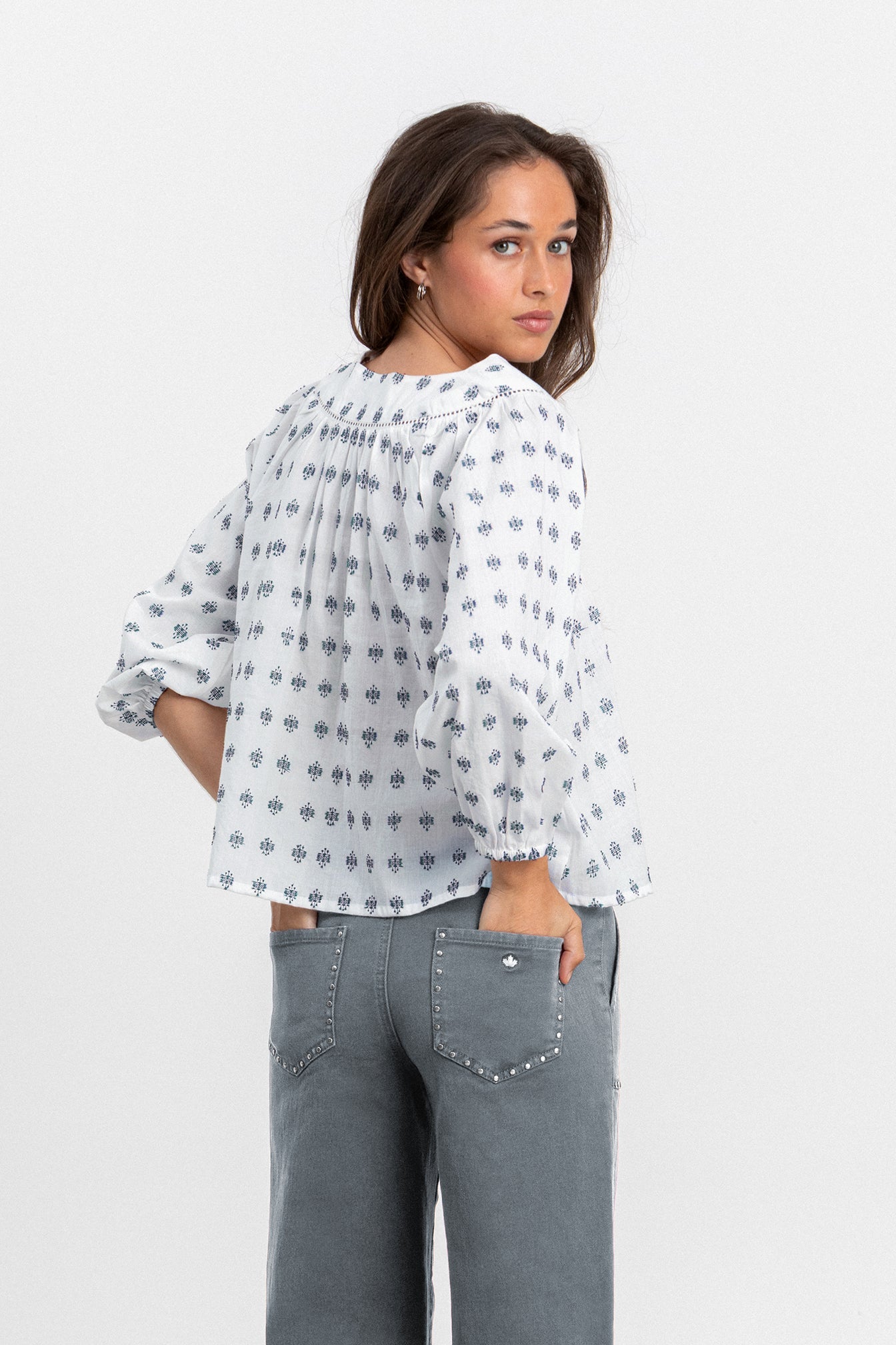 BLUSA CANESU BORDADA