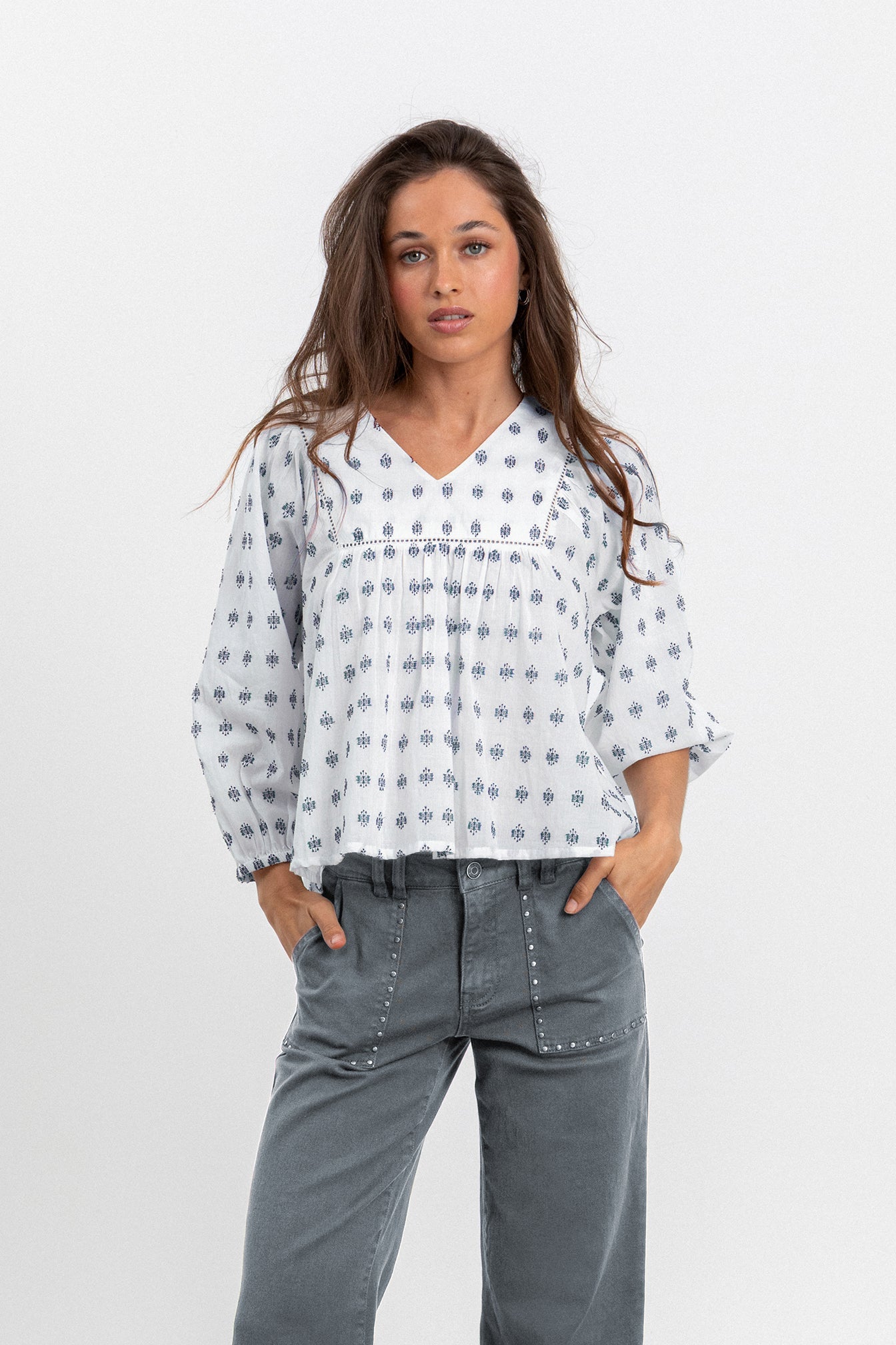 BLUSA CANESU BORDADA