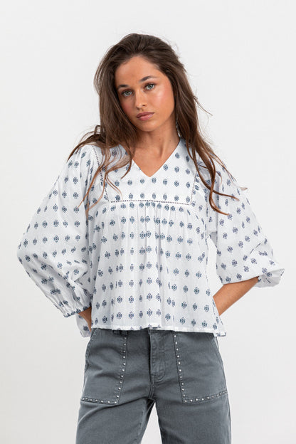 BLUSA CANESU BORDADA
