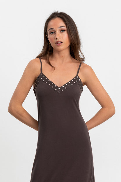 VESTIDO MODAL TACHAS ESCOTE