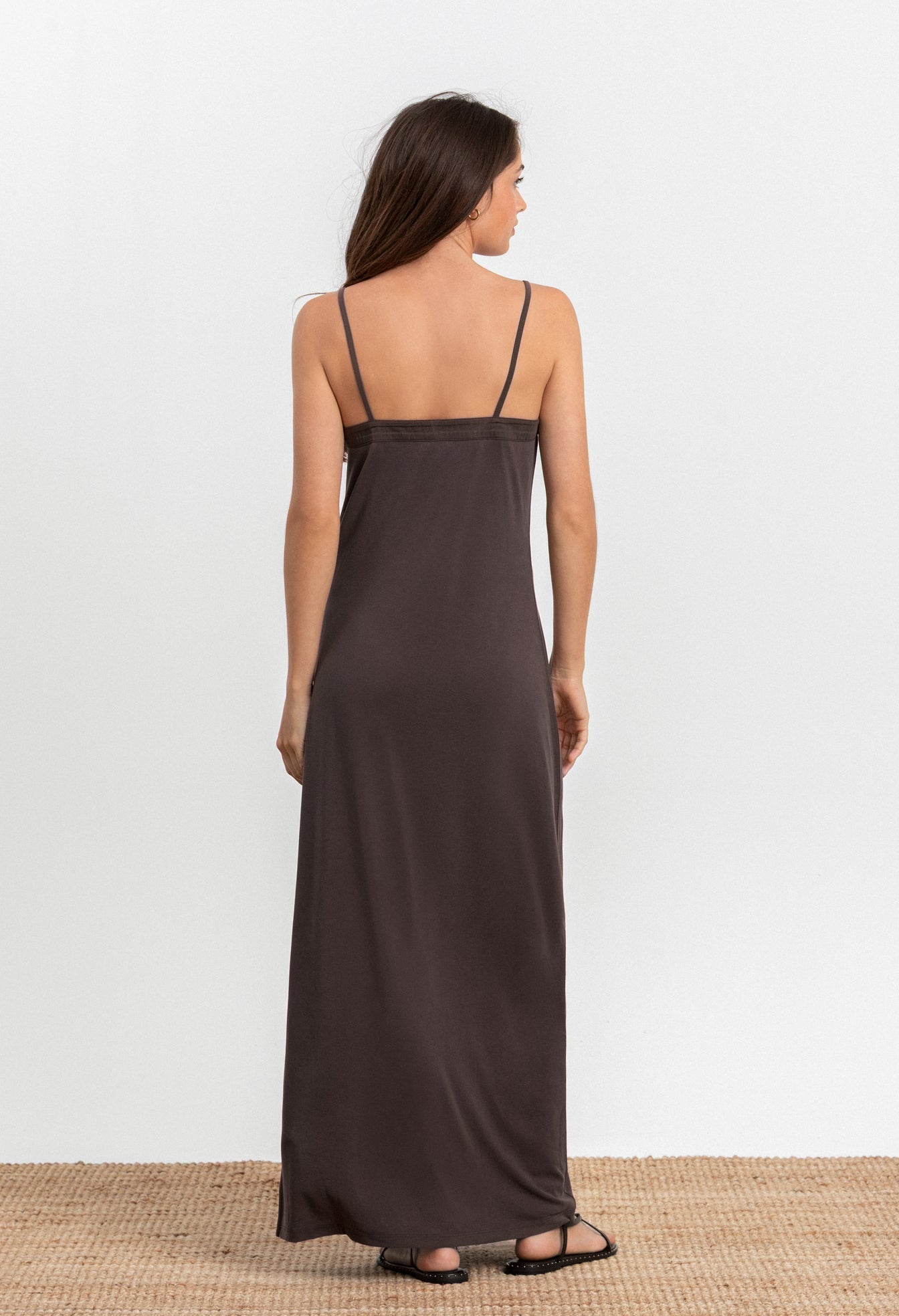 VESTIDO MODAL TACHAS ESCOTE