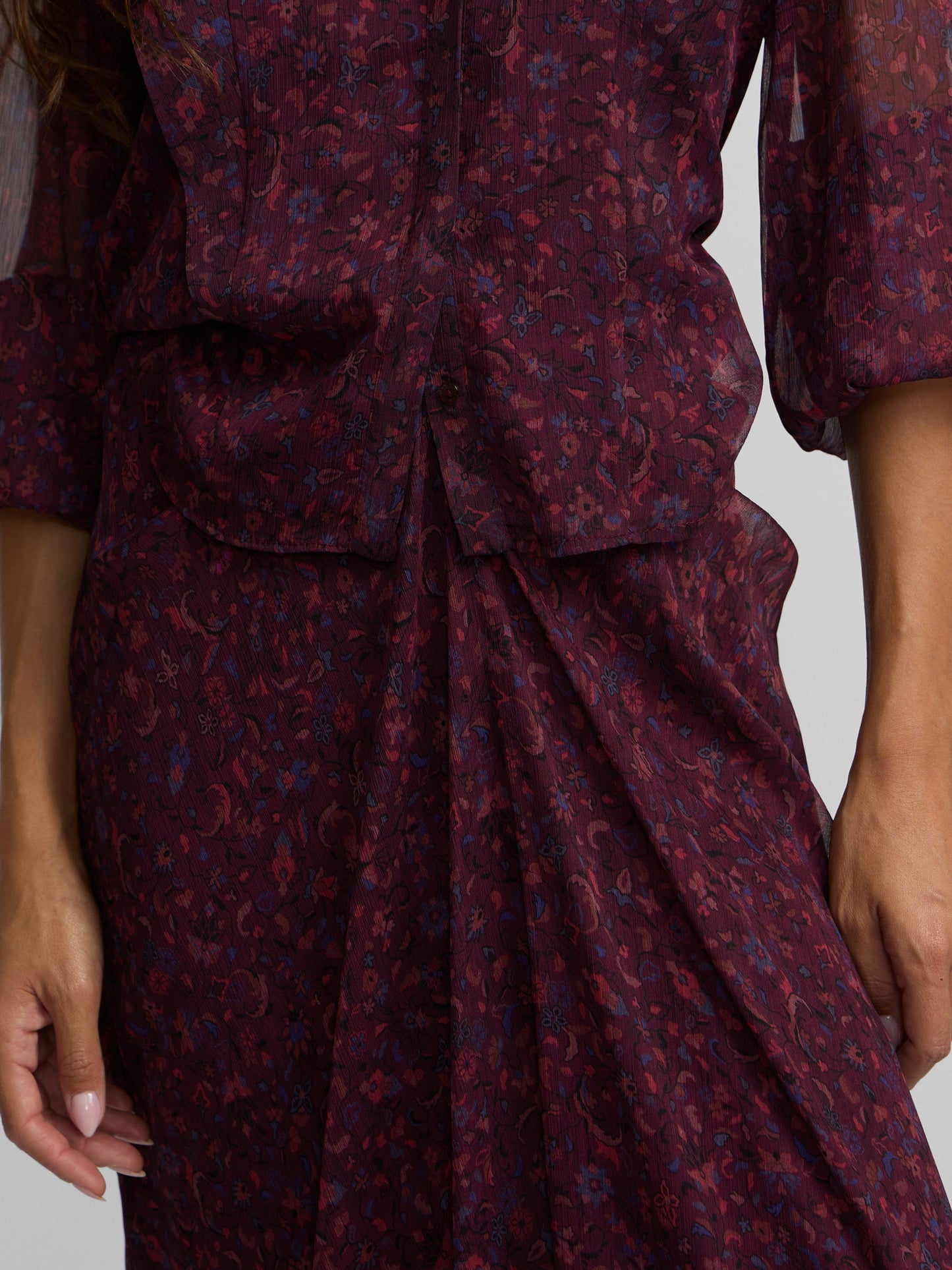 Falda midi drapeado central flores granate