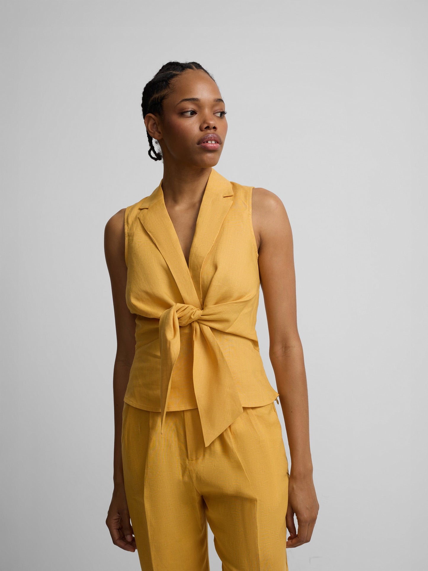 Top solapas lino amarillo