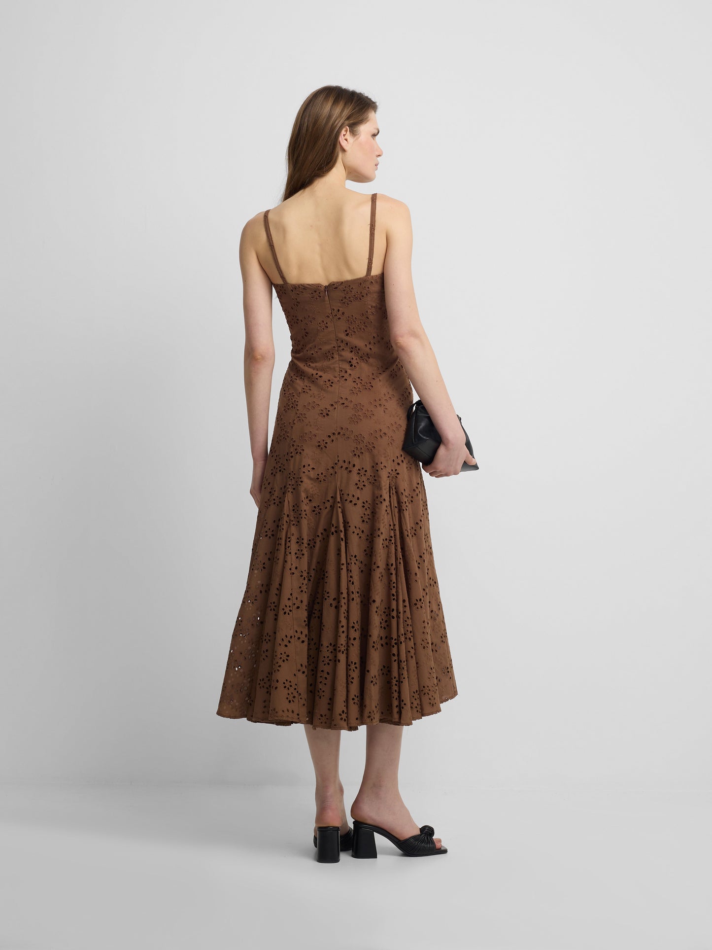Vestido midi bordados marron