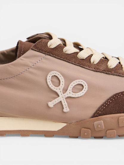 Zapatilla running marrones