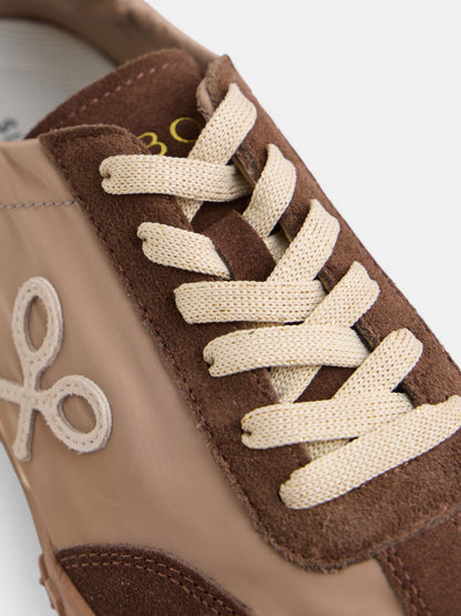 Zapatilla running marrones