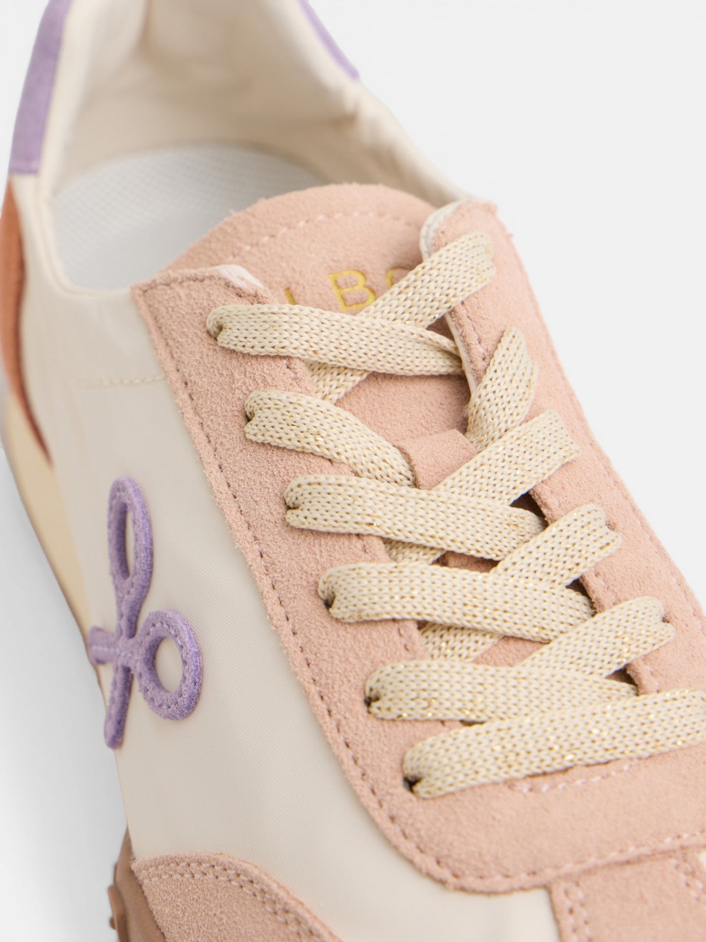 Zapatilla running morada y naranja