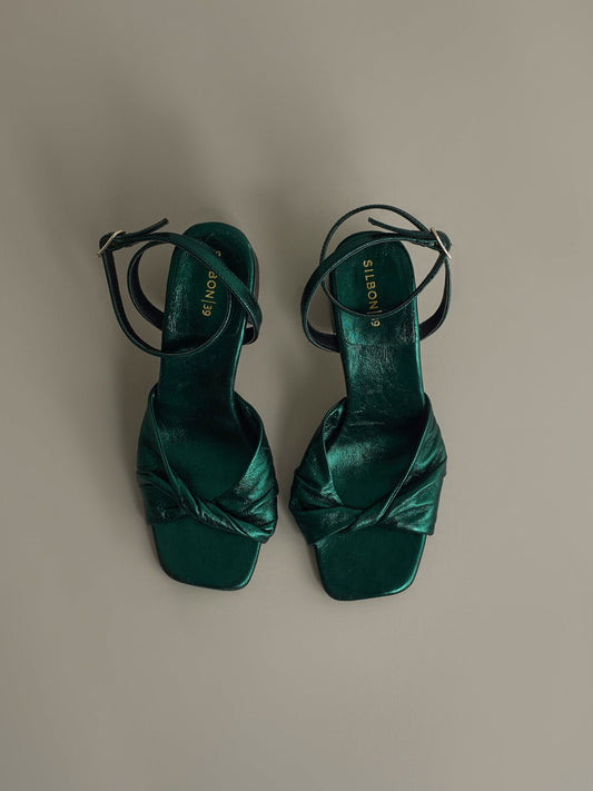 Sandalia tacón metalizada verde