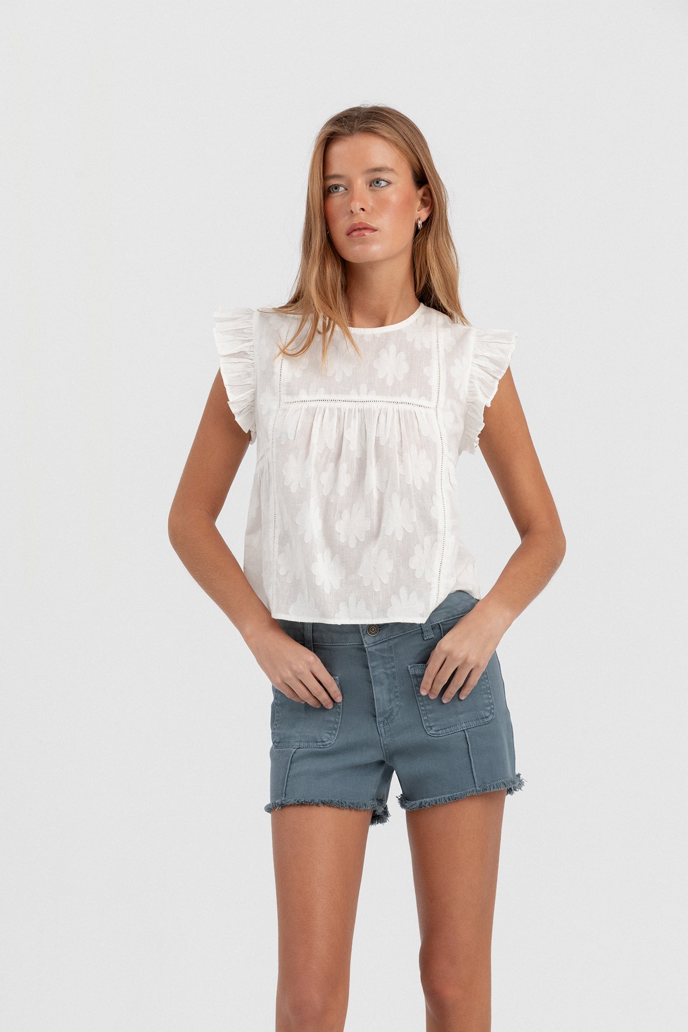 BLUSA DETALLE FLORES