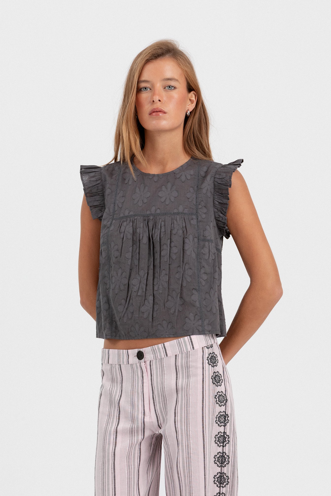 BLUSA DETALLE FLORES