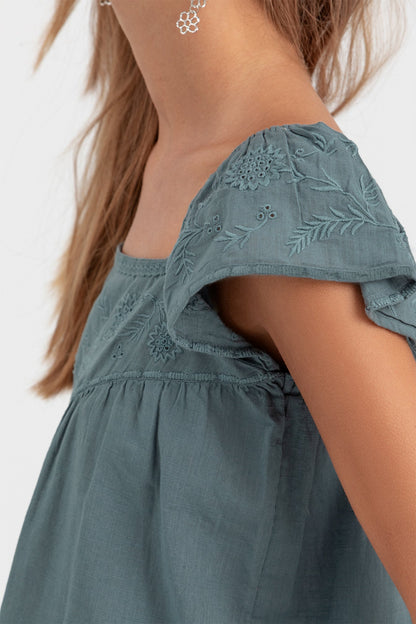 BLUSA FLUIDA DETALLE BORDADO