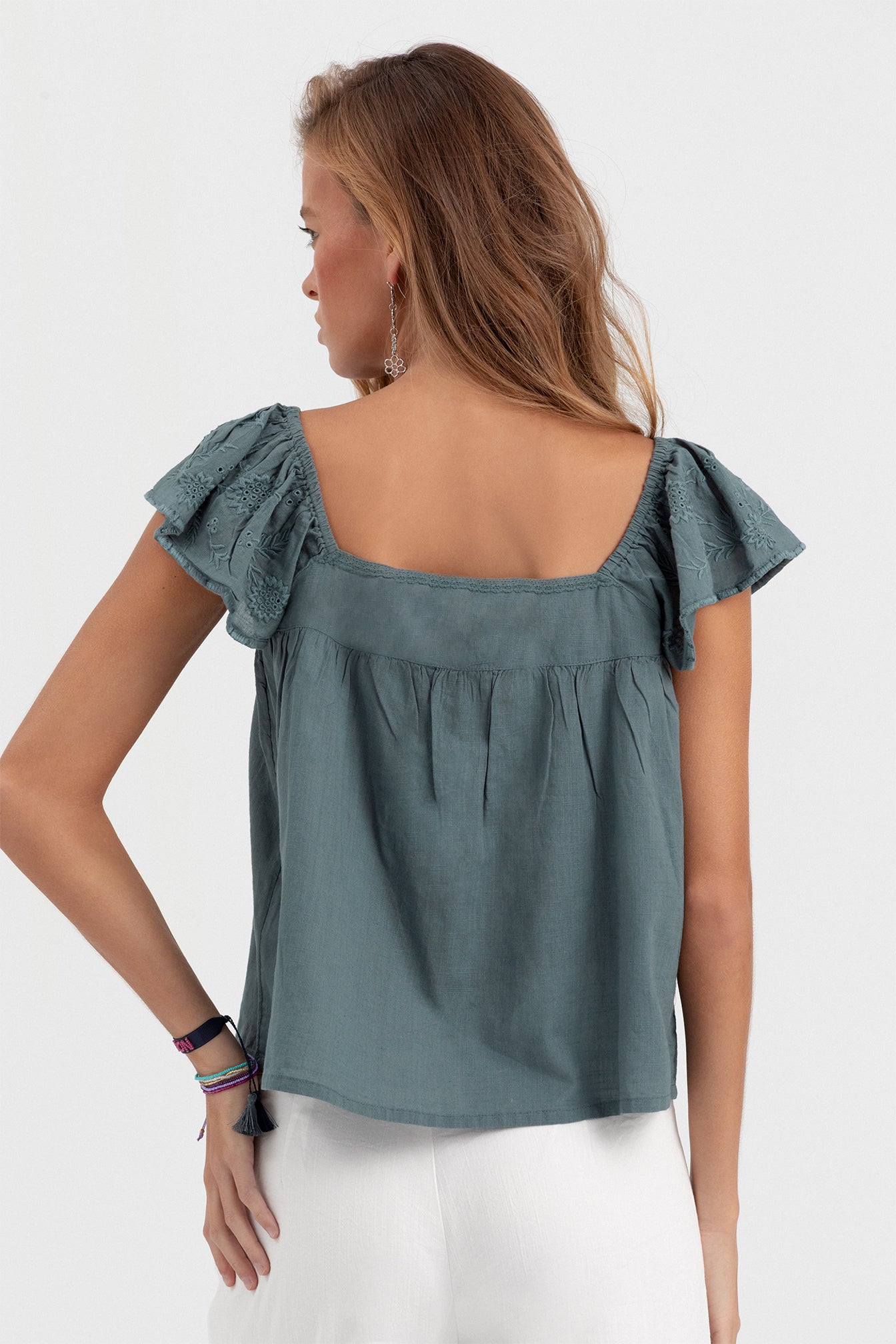 BLUSA FLUIDA DETALLE BORDADO