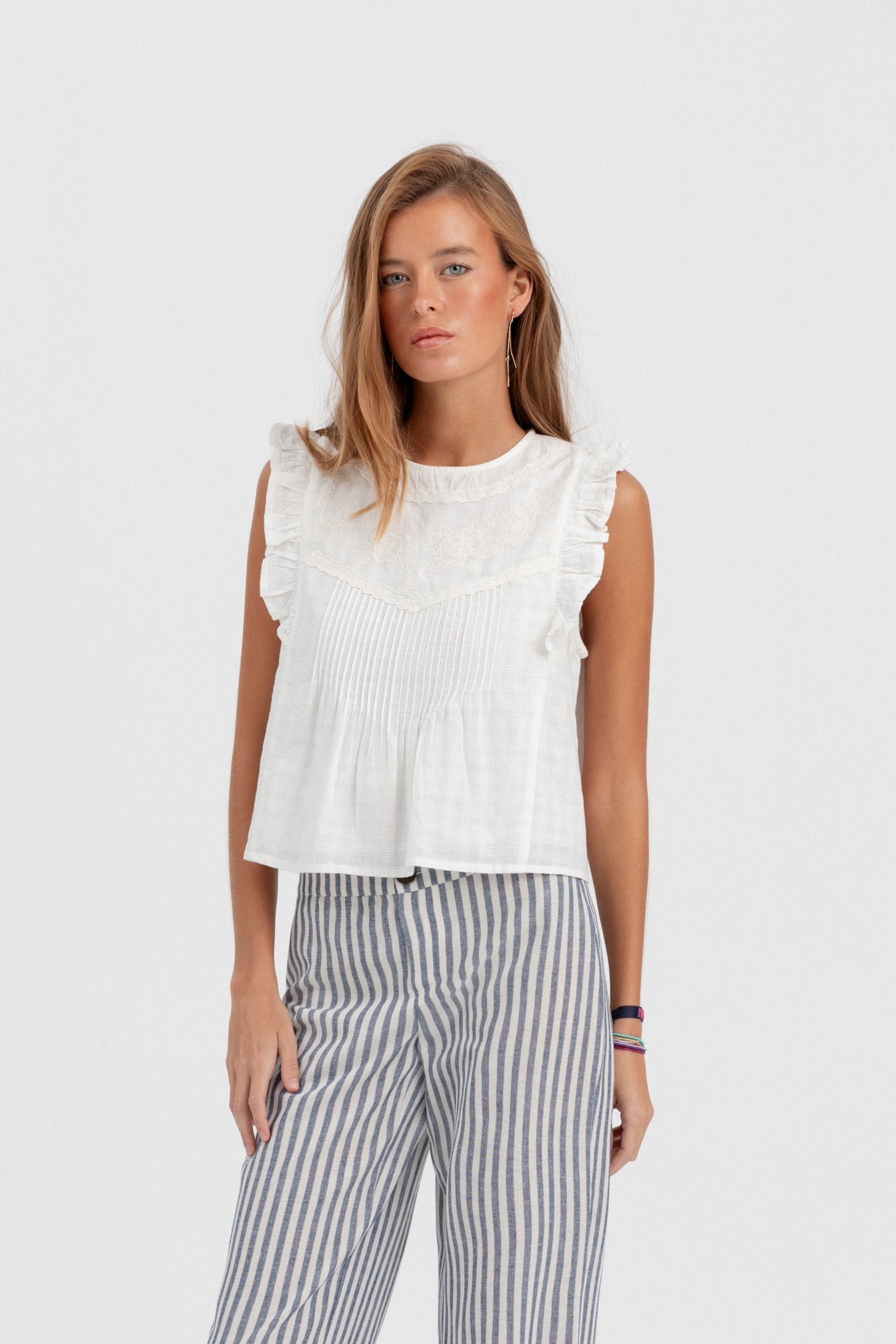 BLUSA BORDADA JARETAS