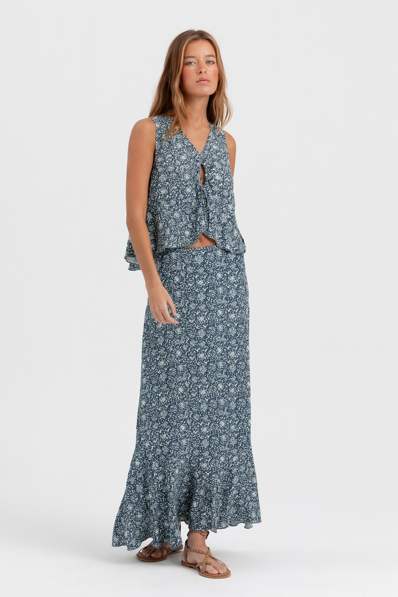 FALDA MIDI BAJO VOLANTE