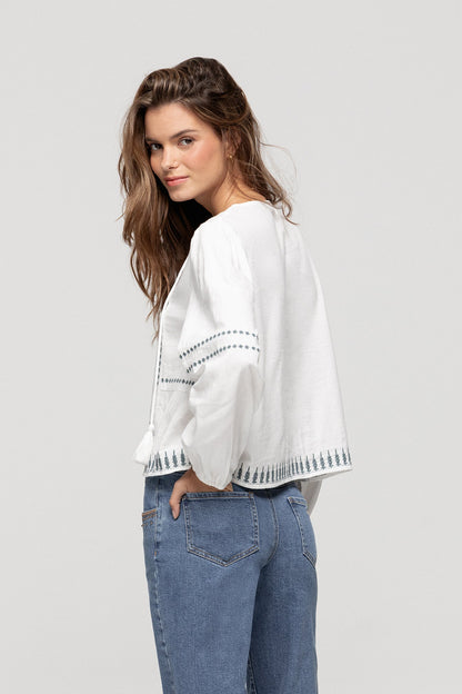 BLUSA BORDADOS CONTRASTE