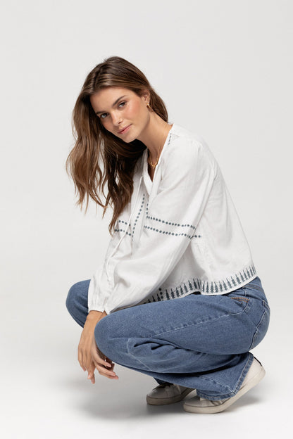 BLUSA BORDADOS CONTRASTE