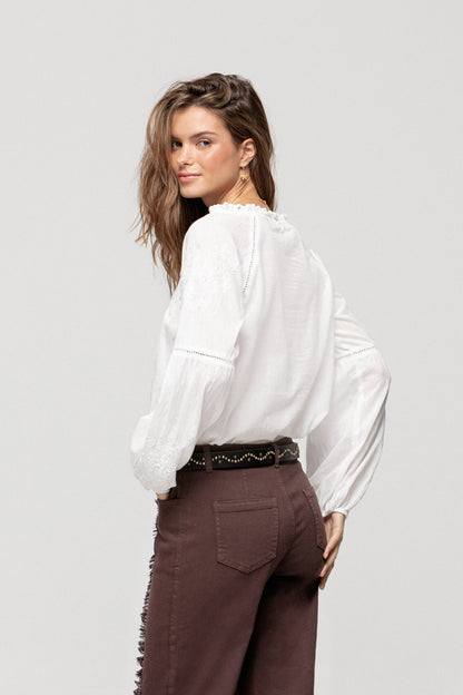BLUSA FLUIDA MANGAS BORDADAS