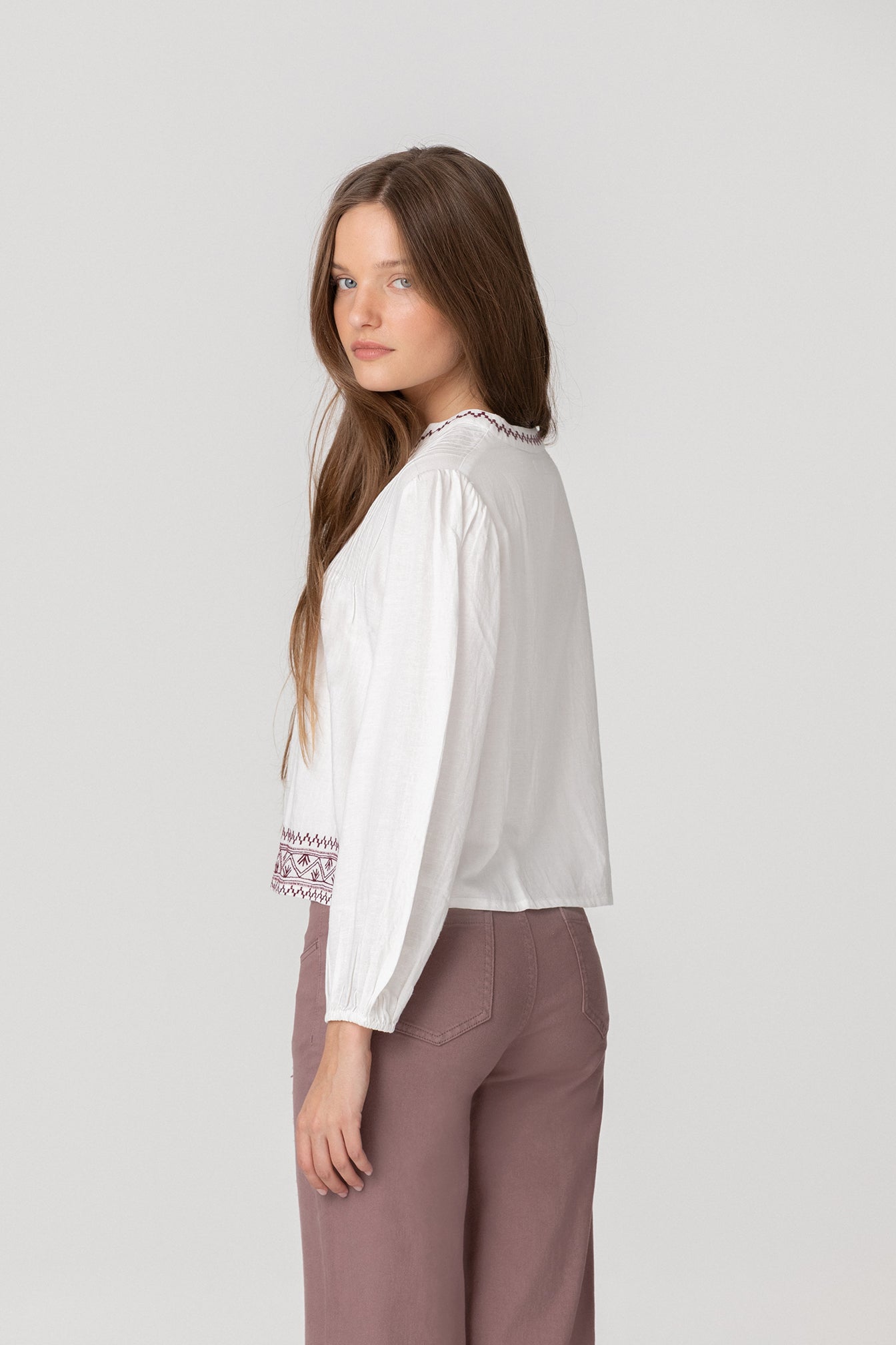 BLUSA JARETAS BORDADO