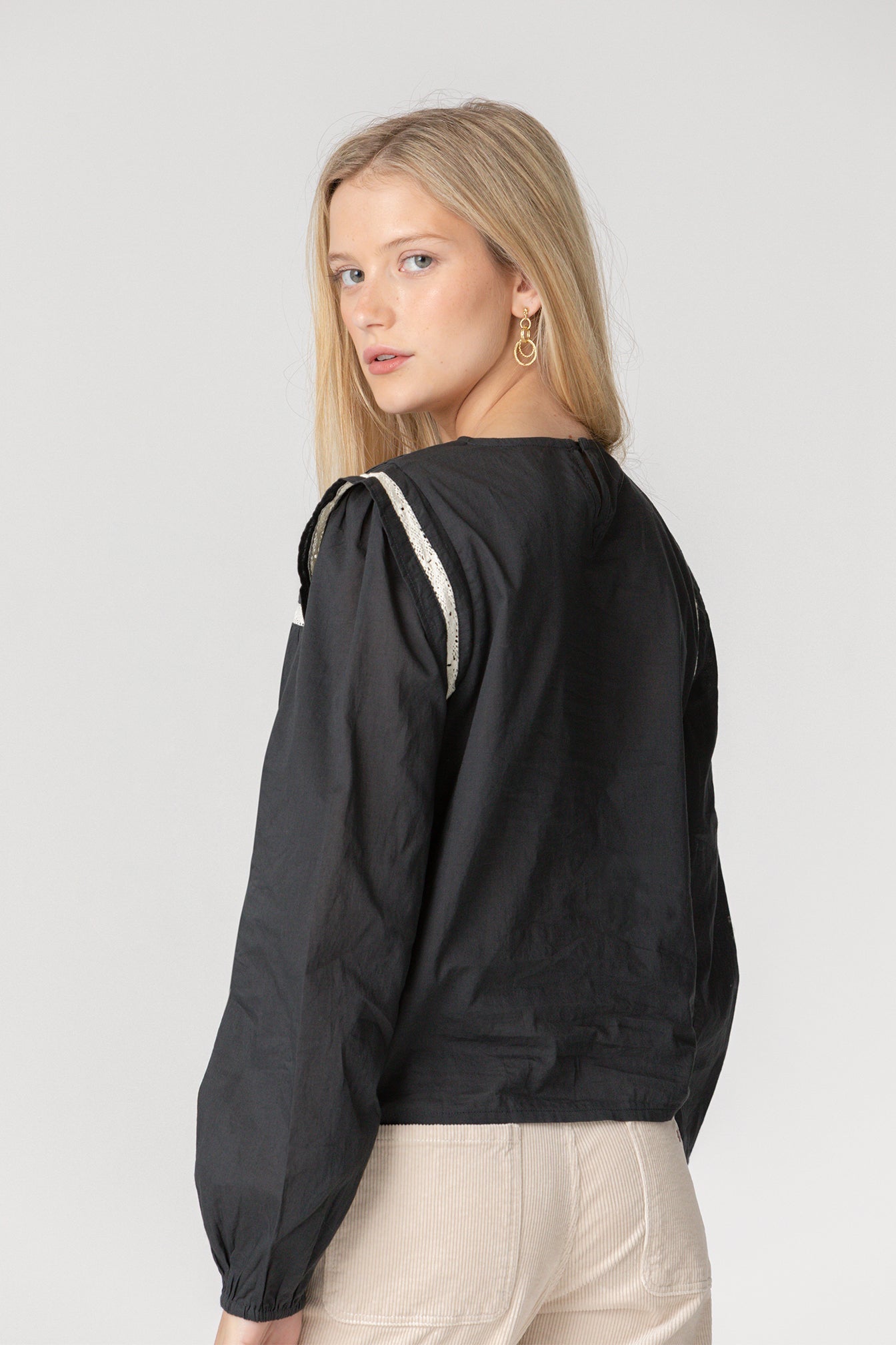BLUSA JARETAS CONTRASTE