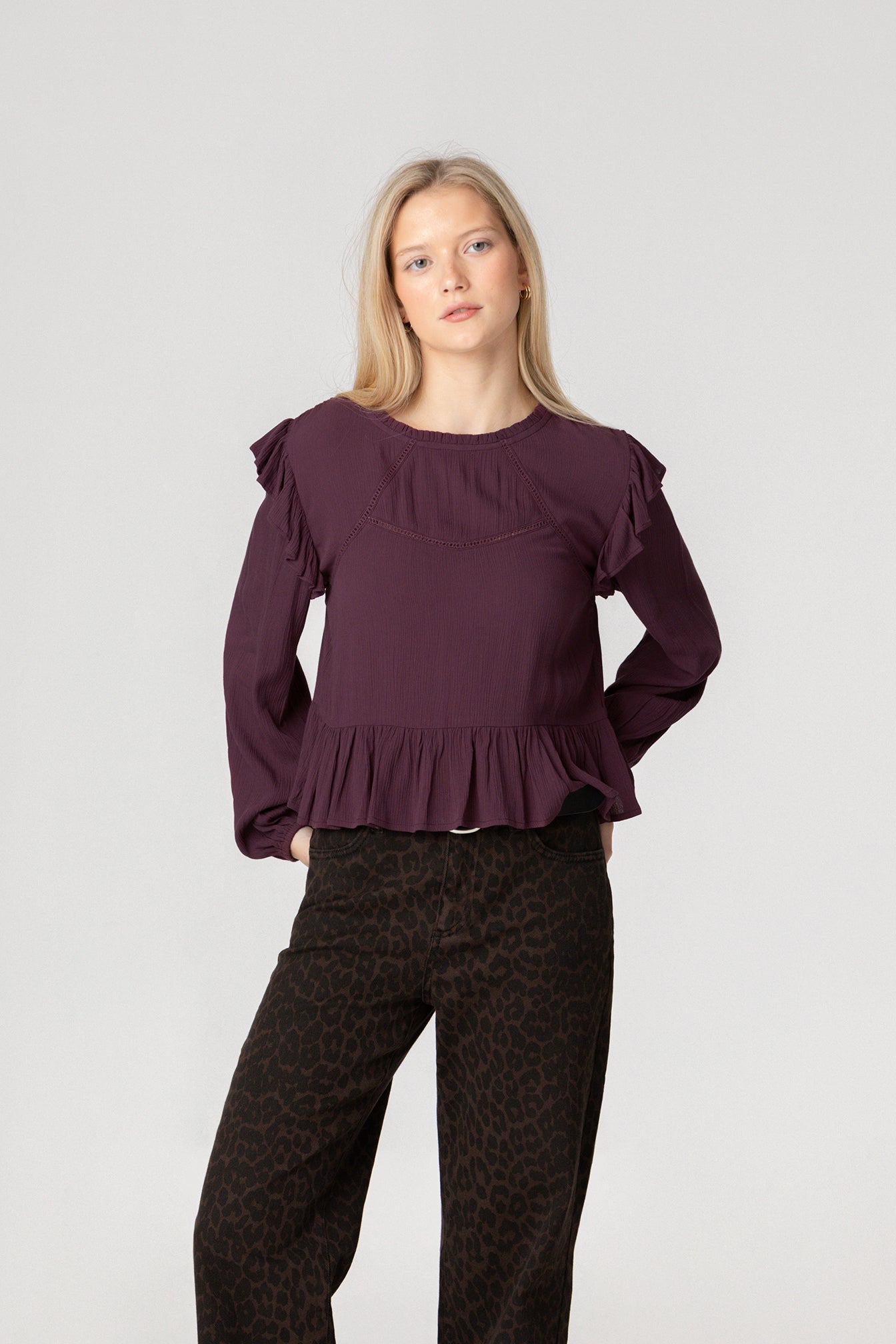 BLUSA VOLANTE DETALLES