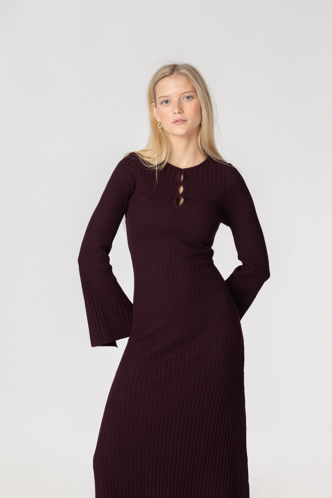VESTIDO MIDI CUT OUT