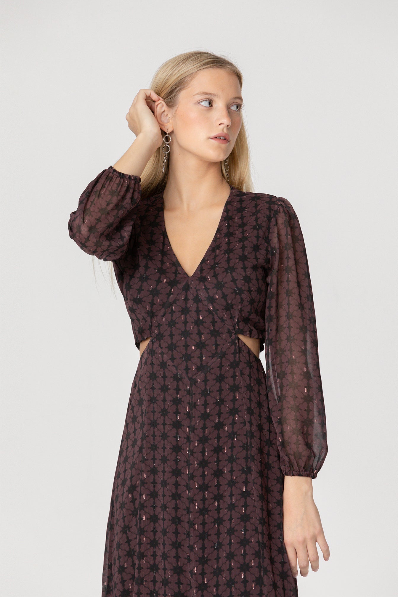 VESTIDO MIDI ESCOTE PICO CUT OUT
