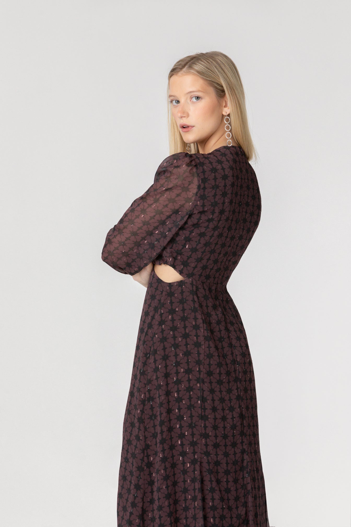 VESTIDO MIDI ESCOTE PICO CUT OUT