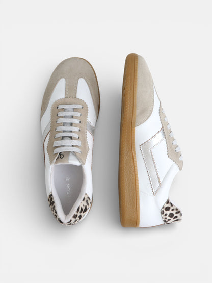 Zapatilla piel animal print blanca