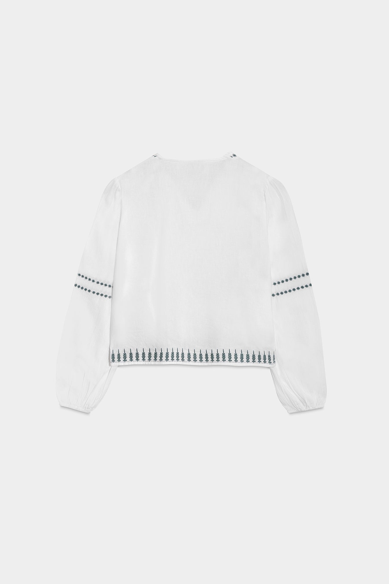 BLUSA BORDADOS CONTRASTE