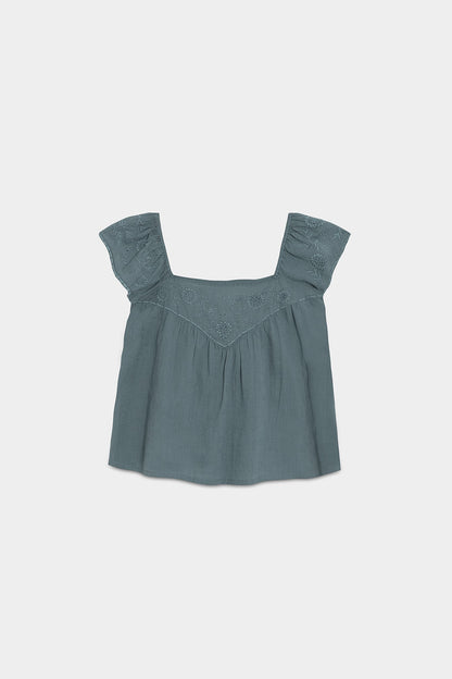 BLUSA FLUIDA DETALLE BORDADO