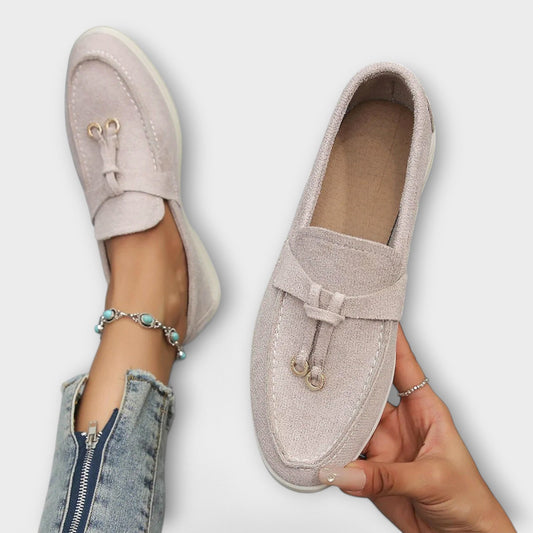 Alicia - Mocasines Femeninos Beiges con Cordón Decorativo