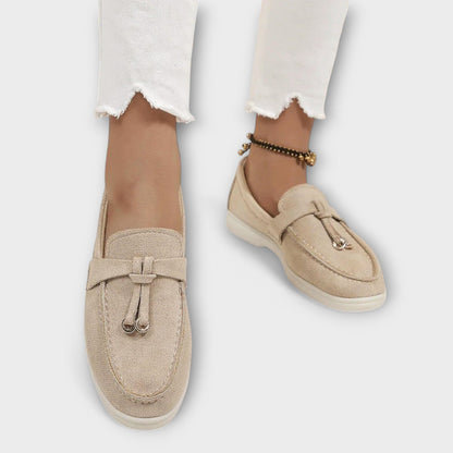 Alicia - Mocasines Femeninos Beiges con Cordón Decorativo