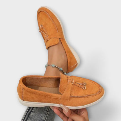 Alicia - Mocasines Femeninos Beiges con Cordón Decorativo